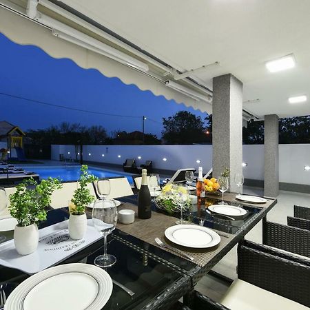 Villa Mare - With Heated Pool 扎达尔 外观 照片