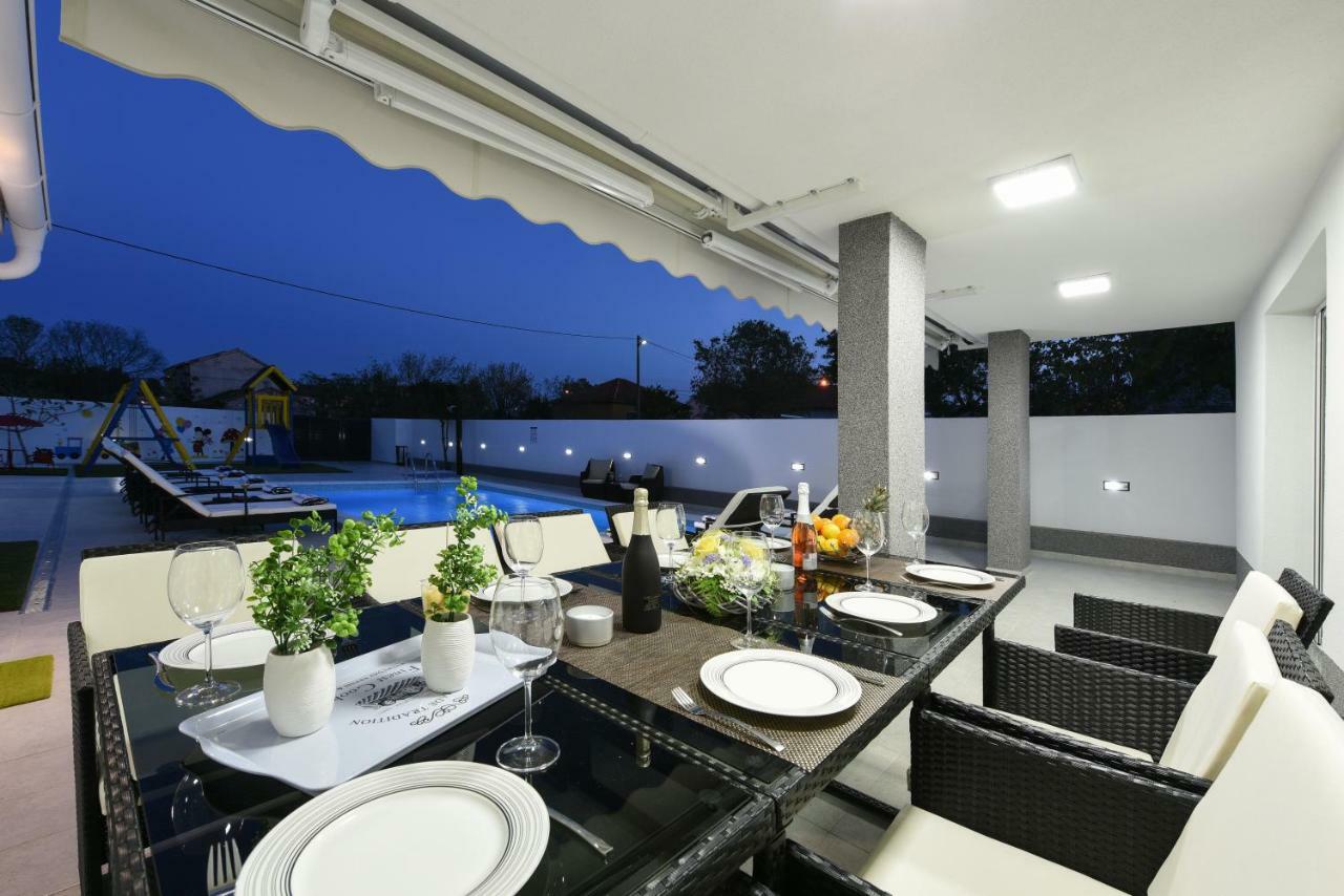 Villa Mare - With Heated Pool 扎达尔 外观 照片