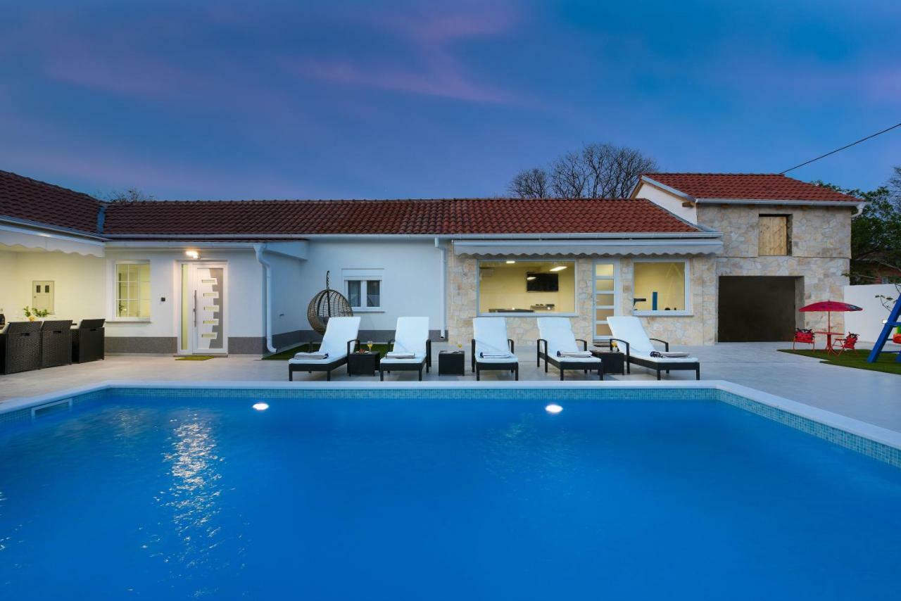 Villa Mare - With Heated Pool 扎达尔 外观 照片