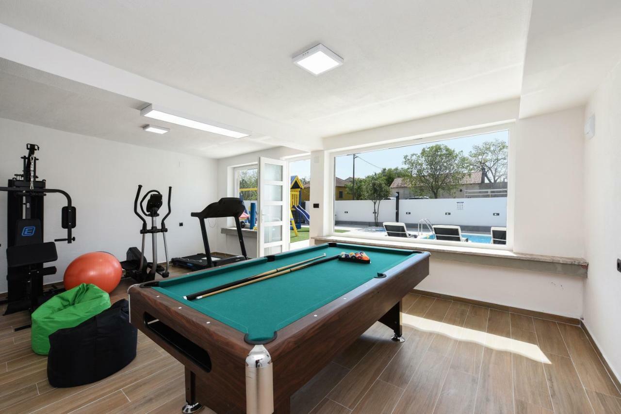 Villa Mare - With Heated Pool 扎达尔 外观 照片
