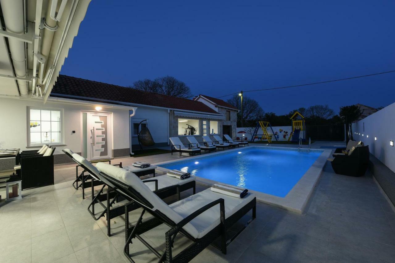 Villa Mare - With Heated Pool 扎达尔 外观 照片