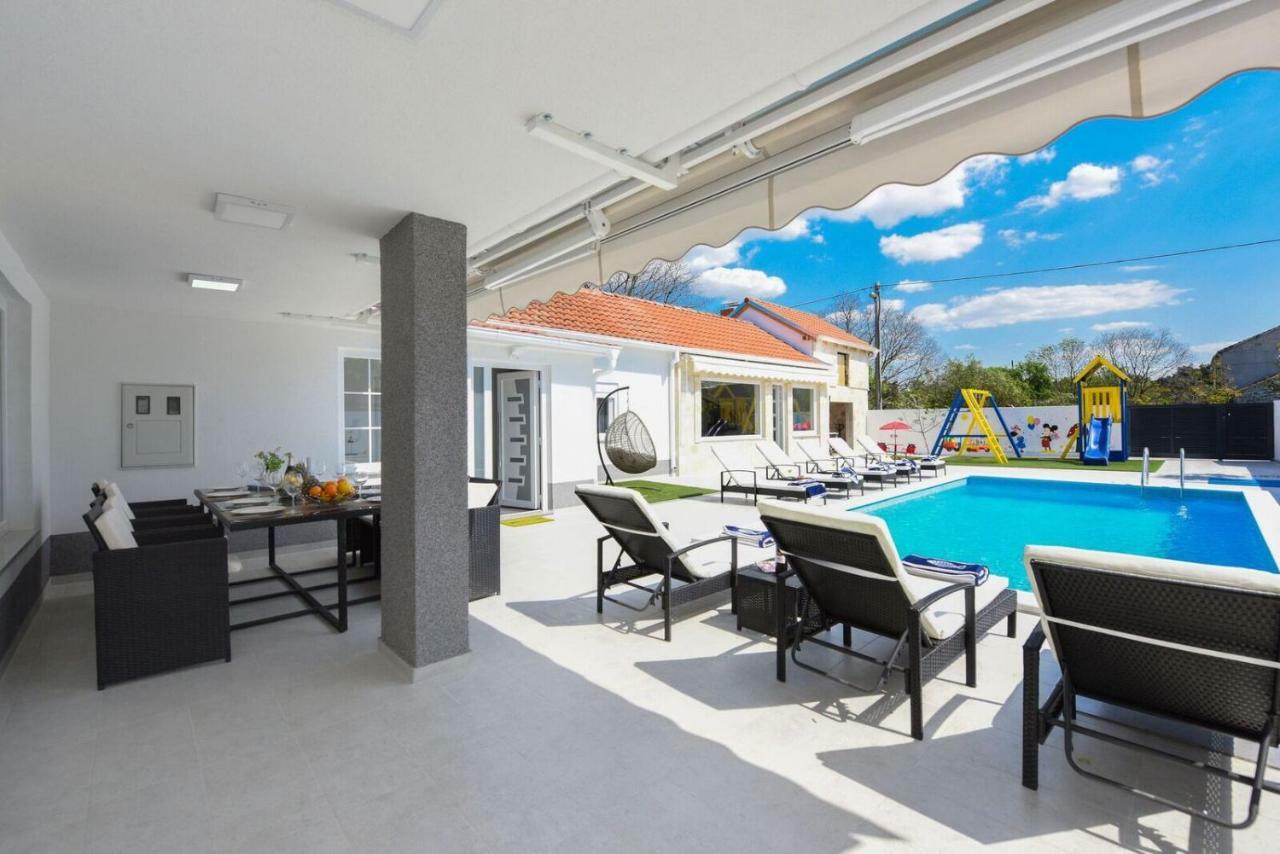 Villa Mare - With Heated Pool 扎达尔 外观 照片