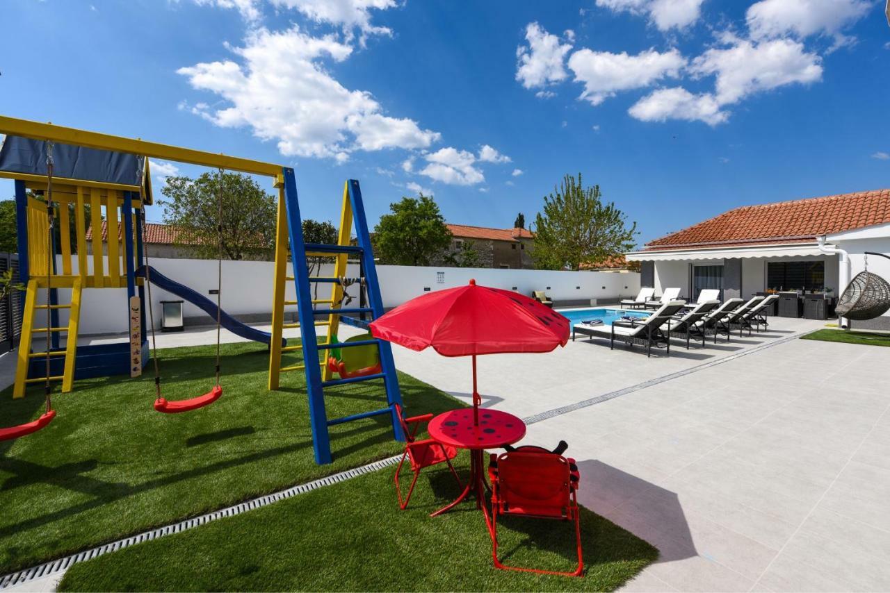 Villa Mare - With Heated Pool 扎达尔 外观 照片