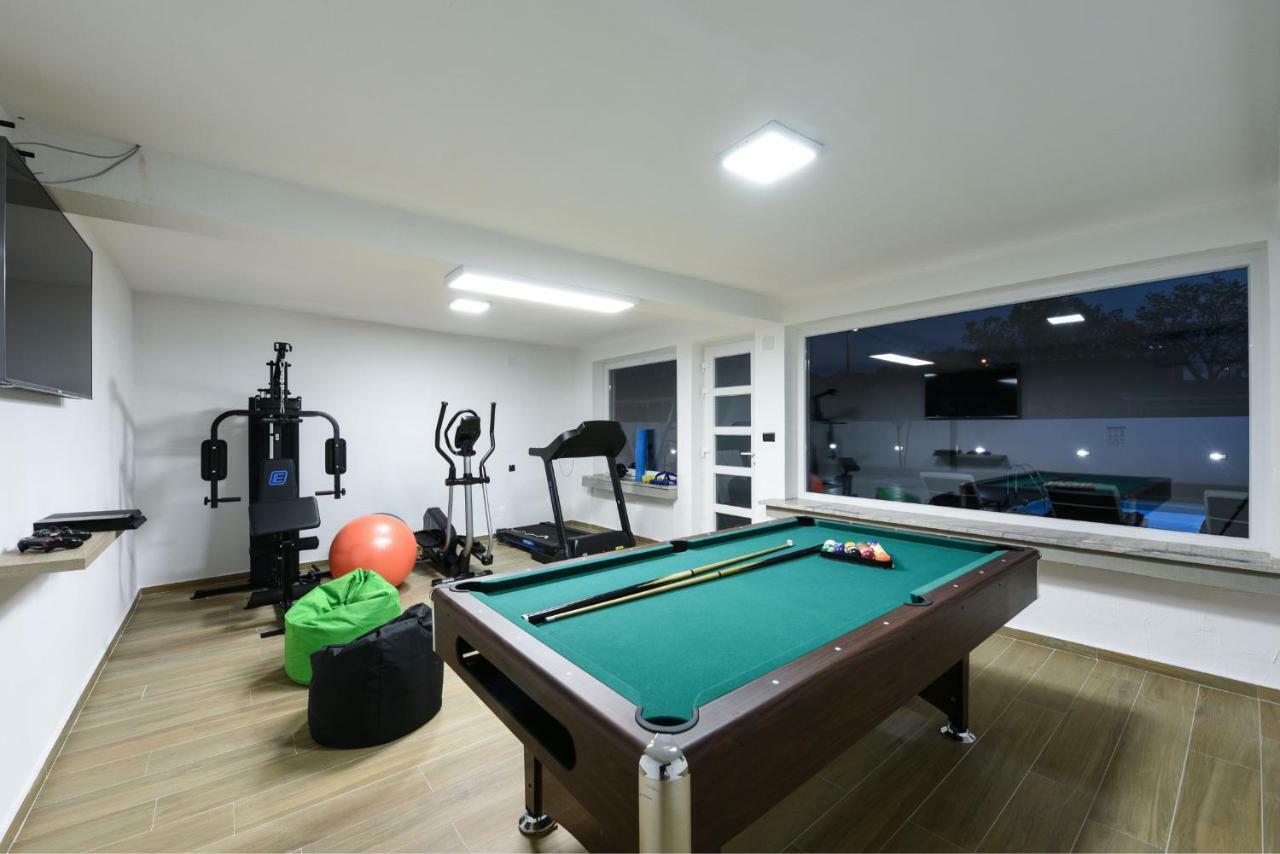 Villa Mare - With Heated Pool 扎达尔 外观 照片